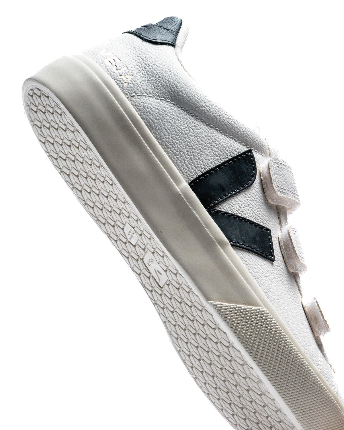 Veja 3 lock outlet logo